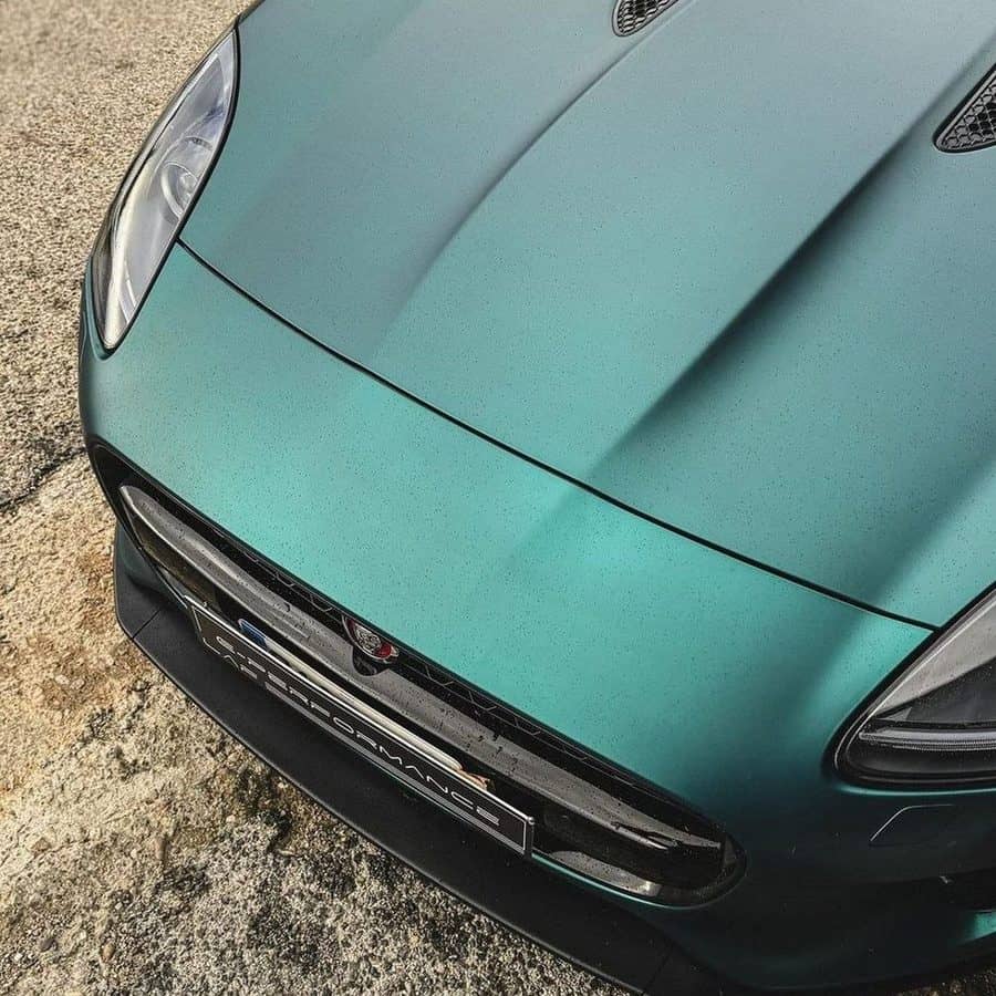 Coche con vinilo mate instalado por XWrap en Valencia