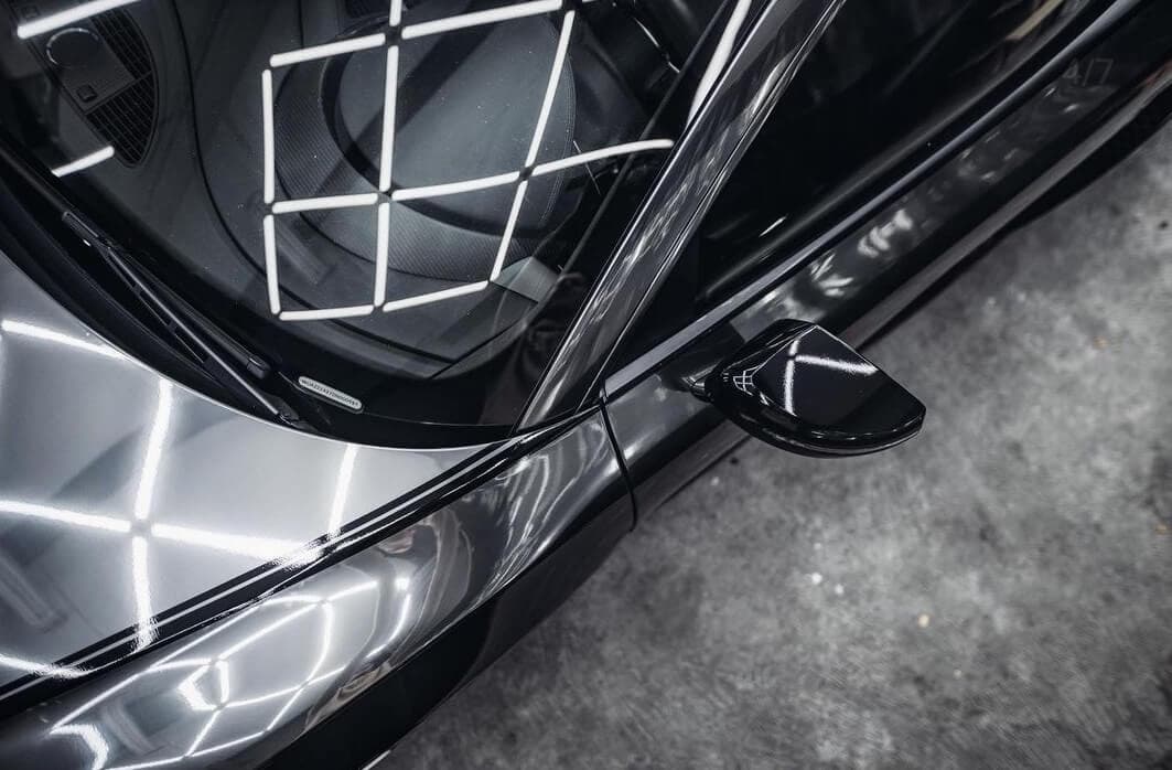 Vista superior del Audi R8 con acabado gris satinado