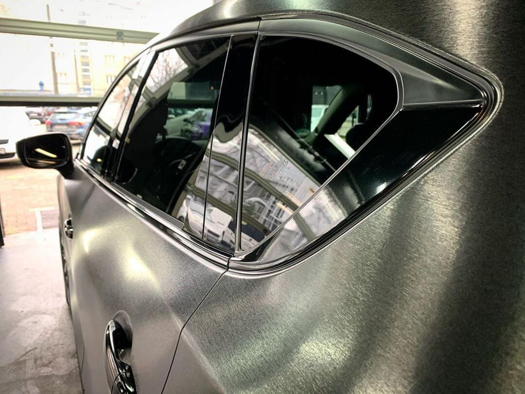 Gloss-black window surrounds and pillars on a car wrapped in satin grey by XWrap in Valencia