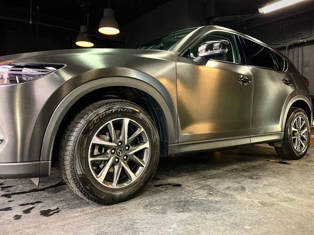 Mazda CX-5 con vinilo gris metalizado aplicado en XWrap Valencia